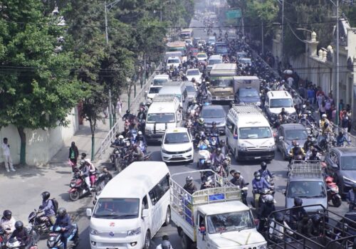 उपत्यकाको यातायात अस्तव्यस्त, तीनकुने–बानेश्वर सडकमा कडाइ