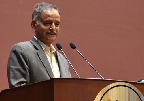 पूर्वराजालाई सिटौलाकाे चेतावनी : दिएको सम्मान ग्रहण गर्नू, गाडीमा बसेर ताली खाँदै नहिँड्नू