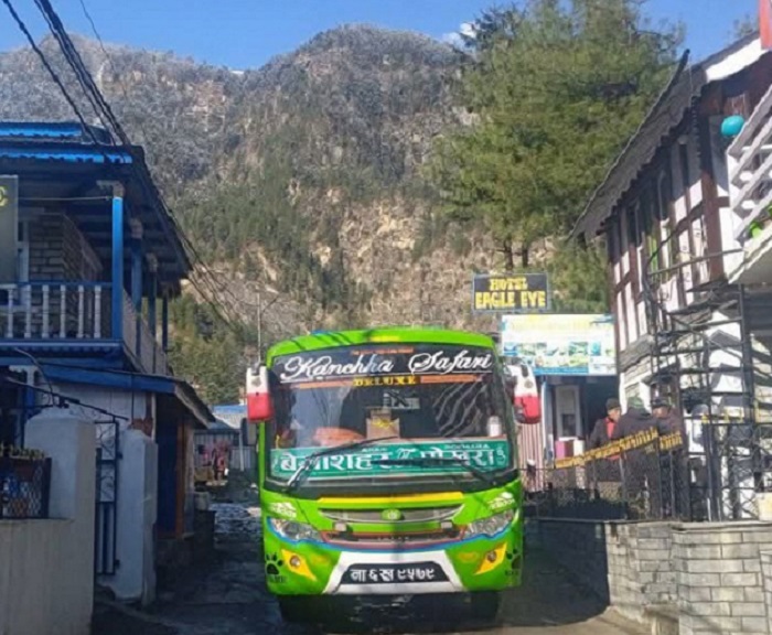 मनाङको सदरमुकाम चामेसम्म पहिलो पटक बस पुग्यो