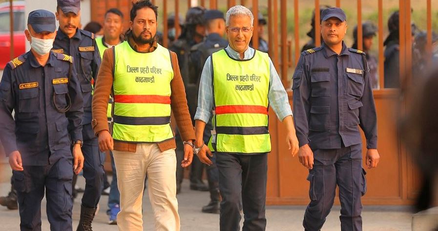 रवीन्द्र मिश्र र धवलशम्शेर लगायतलाई जिल्ला सरकारी वकिलको कार्यालयमा लगियो