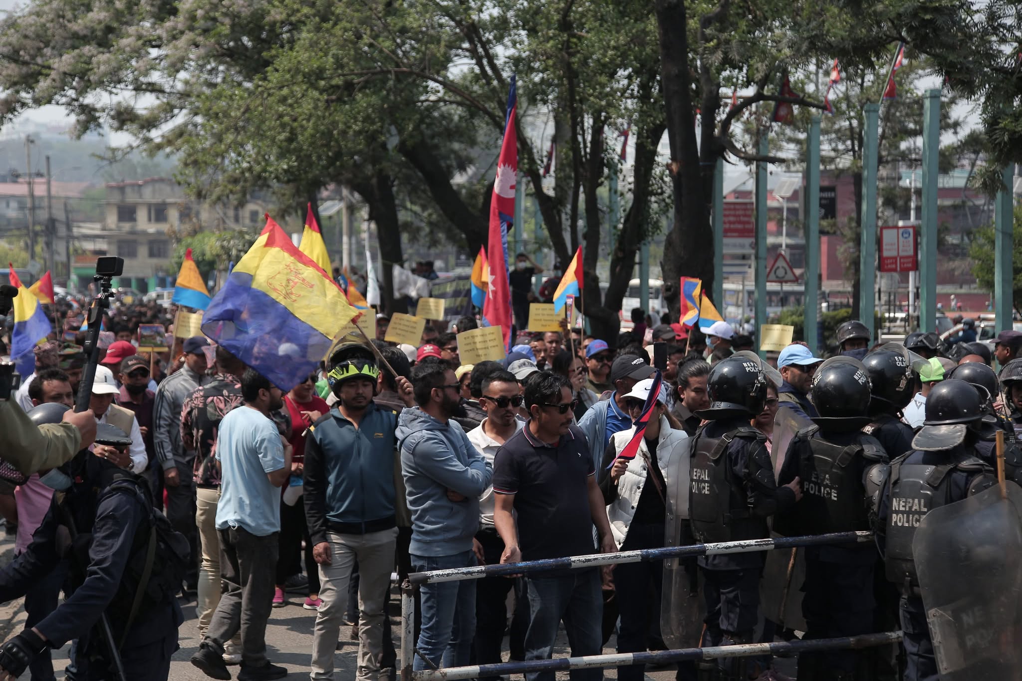 राप्रपाको प्रदर्शन बिजुली बजारमा