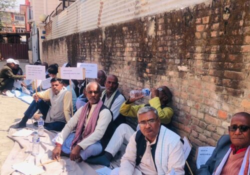 सर्लाहीका सभापतिलाई पदमुक्त गर्न माग गर्दै कांग्रेस पार्टी कार्यालयमा प्रदर्शन