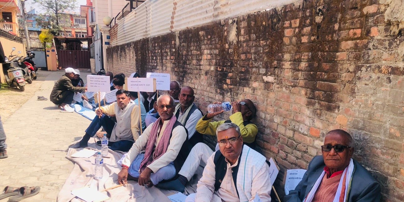 सर्लाहीका सभापतिलाई पदमुक्त गर्न माग गर्दै कांग्रेस पार्टी कार्यालयमा प्रदर्शन