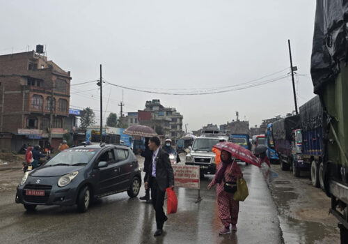 साँगामा गयो पहिरो, अरनिको राजमार्गको भक्तपुर खण्ड अबरुद्द