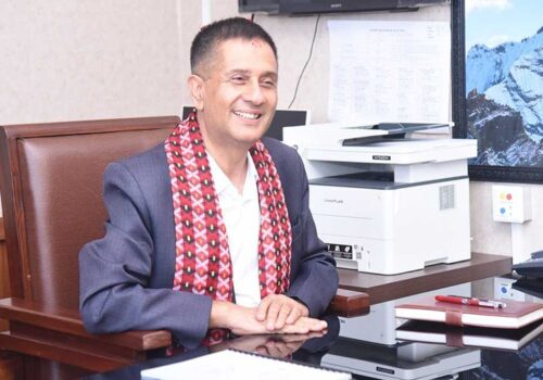 कर्मचारीले ताला फुटाएपछि कार्यकक्ष छिरे काठमाडौं महानगरका प्रमुख प्रशासकीय अधिकृत