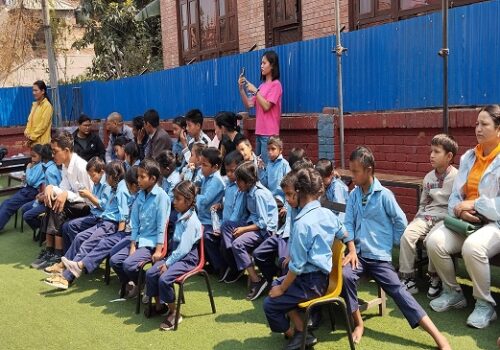 सानो उमेरमा ठूलो मनः लक्ष्यजीत र समृद्धिको अनाथ बालबालिकालाई सहयोग