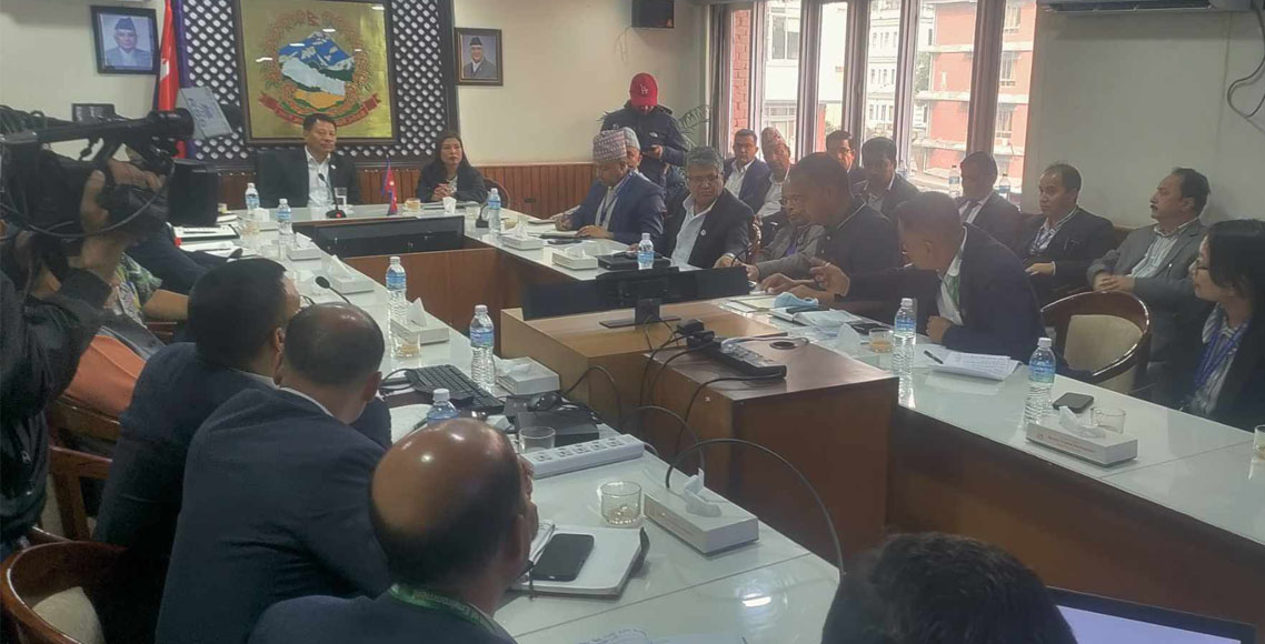 प्रदूषणले खतराको सुचकाङ्क पार गर्यो : हप्तामा दुई दिन बिदा, जोरबिजोर यातायात