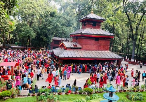 नवरात्र सुरु भएसँगै बागलुङ कालिका मन्दिरमा पर्यटक बढ्दै