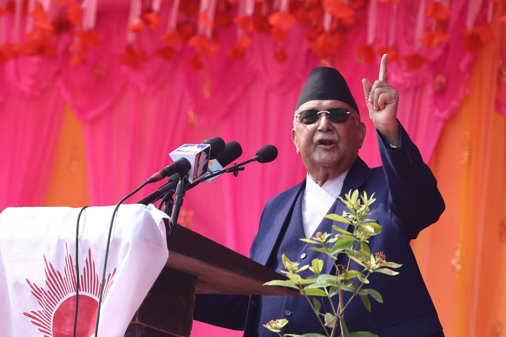 जनताले फ्याँकिसकेको राजतन्त्र ब्युँतने भ्रम पाल्नु हुँदैन : प्रधानमन्त्री