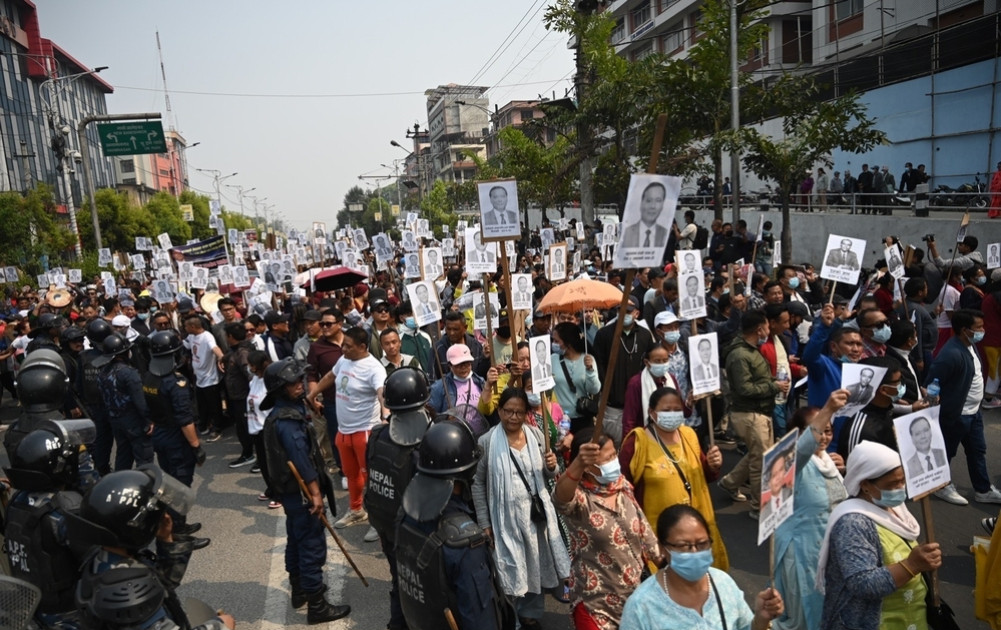 कुलमानको पुनर्बहाली र मन्त्री खड्काको राजीनामा माग्दै प्रदर्शन
