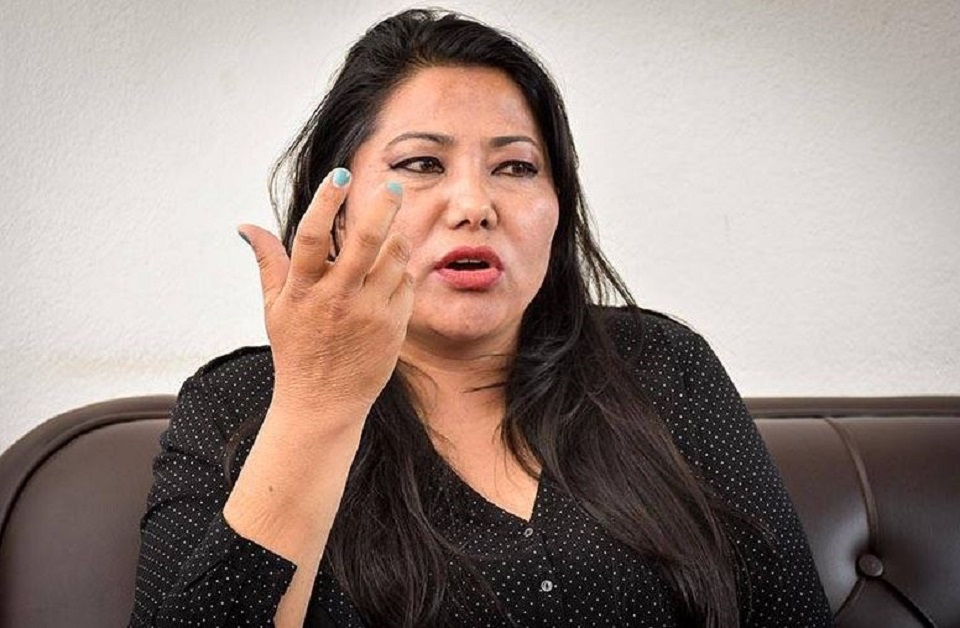 शिक्षकलाई नेतृ झाक्रीको प्रश्न- सडकबाट ऐन पास हुने हो?