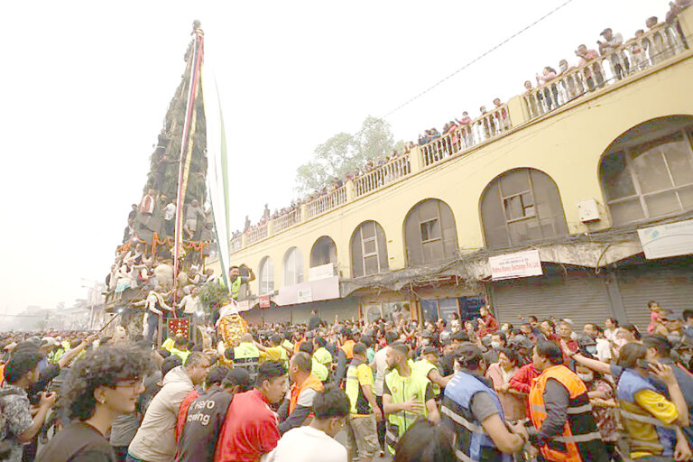 काठमाडौँमा सेतो मछिन्द्रनाथको रथ यात्रा शुरू