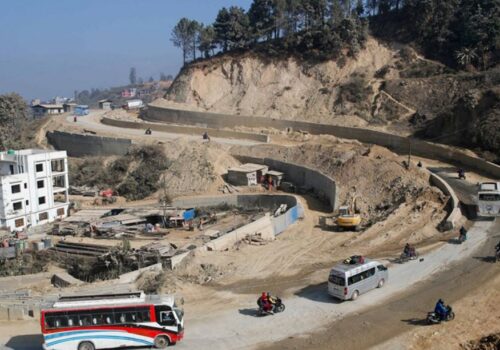 स्थानीयको अवरोधले साँगा–धुलिखेल सडकखण्डको काम ठप्प