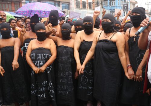 सहकारी पीडित अर्धनग्न भएर प्रदर्शनमा उत्रिए !