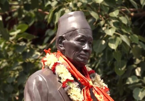 सत्यमोहन जोशीको अर्धकदको शालिक अनावरण
