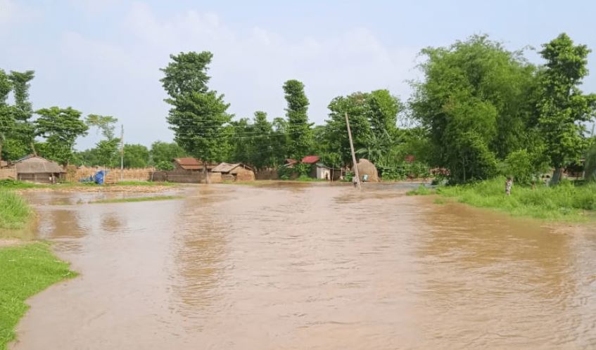 माईखोलाको बाढीले २२ घर डुबानमा, पूर्वपश्चिम राजमार्गमा क्षेति