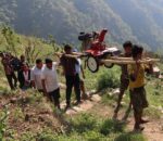 कान्दामा सडक न बत्ती, बोकेरै गाउँ पुर्‍याए हाते ट्रयाक्टर