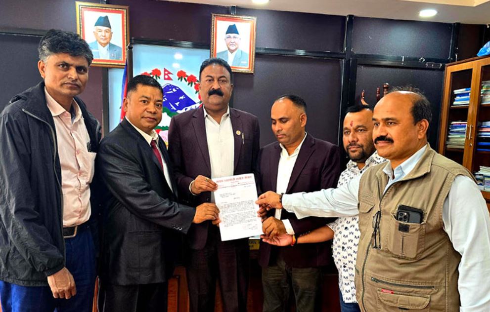 काठमाडौं महानगरको ज्यादती रोक्न ज्ञापनपत्र, गरिखाने वर्गलाई खेदेको आरोप