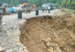 दाउन्नेमा सडक भत्कियो, यातायात अवरूद्ध