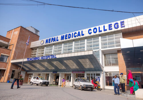 नेपाल मेडिकल कलेजले माग्यो चिकित्सक