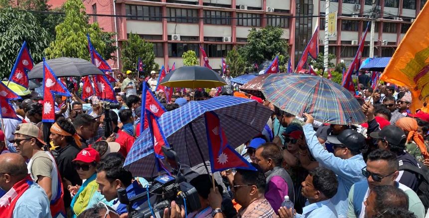 राजावादीको आन्दोलनले माइतीघर-नयाँ बानेश्वर सडक अस्तव्यस्त