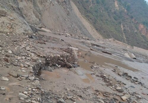 बाढीबाट अवरुद्ध बीपी राजमार्ग खुल्यो