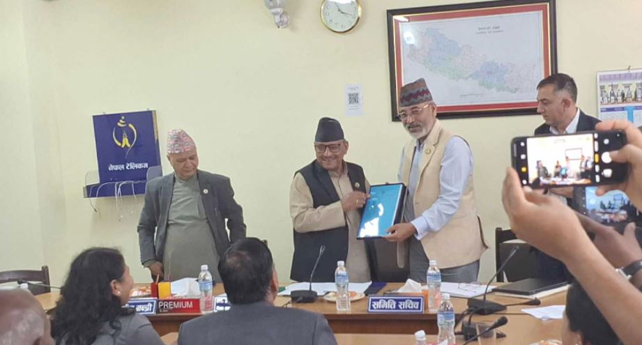 संसदीय उपसमितिले बुझायो समितिमा विद्यालय शिक्षा विधेयकको प्रतिवेदन