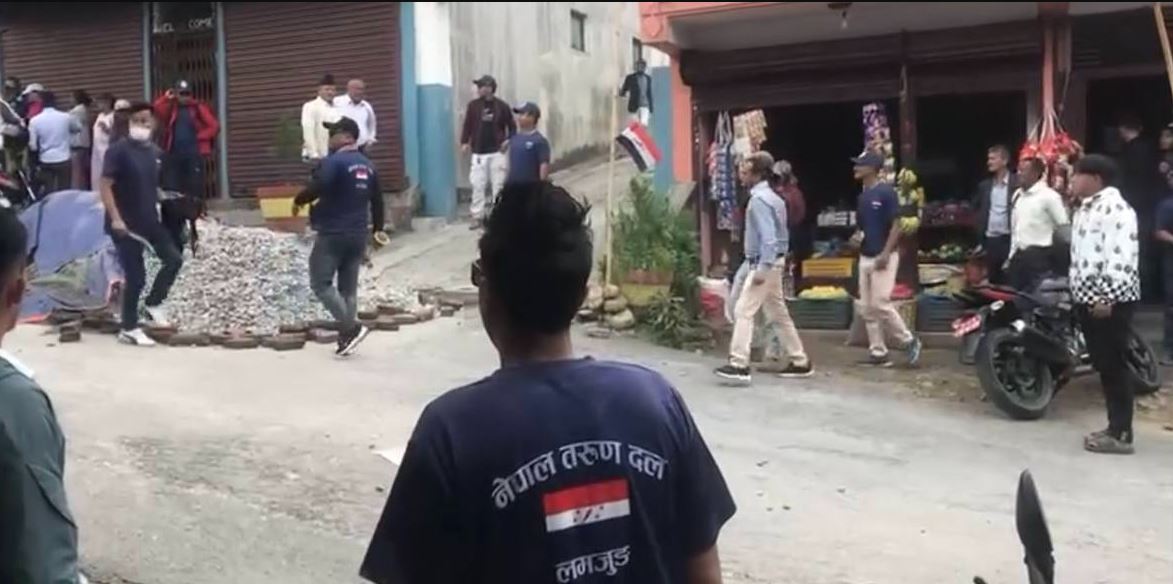 तरुण दलको अधिवेशनमा खुकुरी हानाहान, चार जना घाइते
